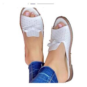 NWOT Bowknot Women Sandals Slip on .‎ Size 39. White.